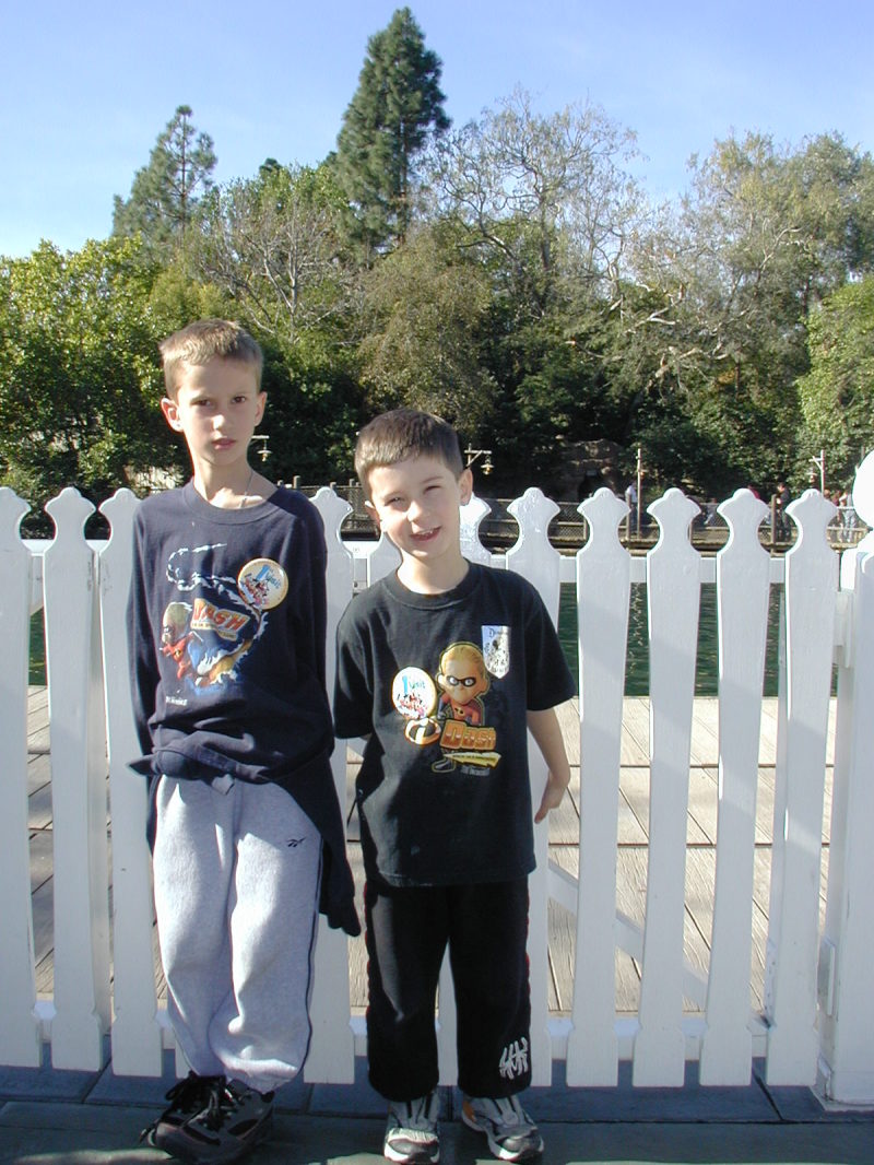 2007/01(January)/DisneyLand/800x600_2007-01-02-Disneyland-16-Chance-Dax.JPG