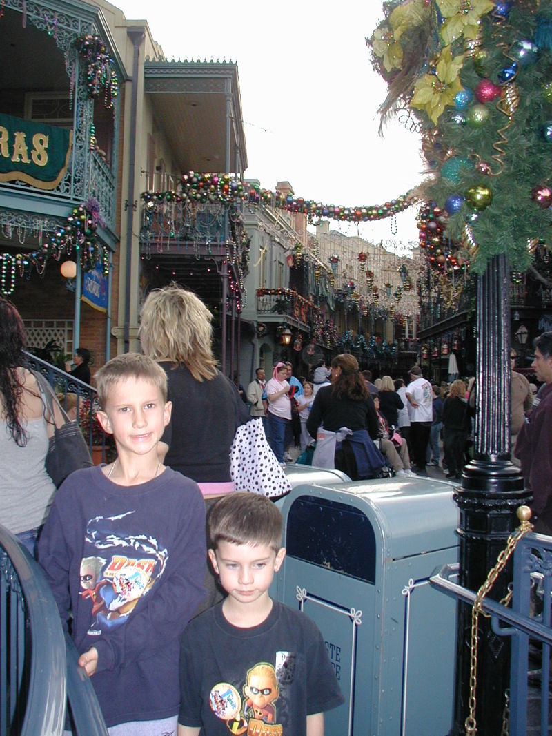 2007/01(January)/DisneyLand/800x600_2007-01-02-Disneyland-35-Chance-Dax.JPG