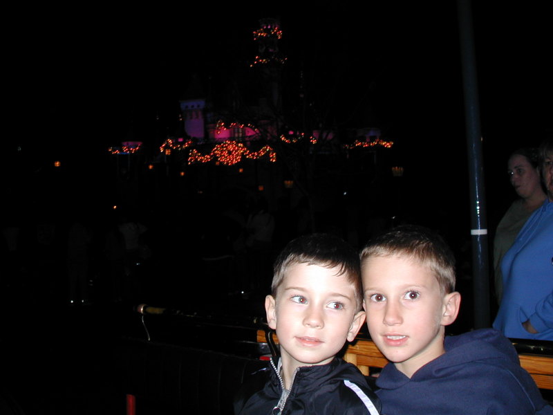 2007/01(January)/DisneyLand/800x600_2007-01-02-Disneyland-40-Chance-Dax.JPG