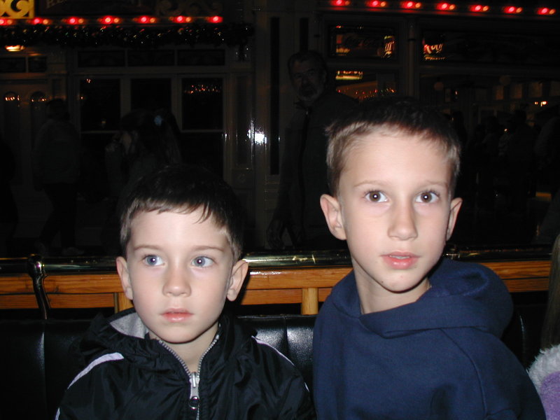 2007/01(January)/DisneyLand/800x600_2007-01-02-Disneyland-46-Dax-Chance.JPG