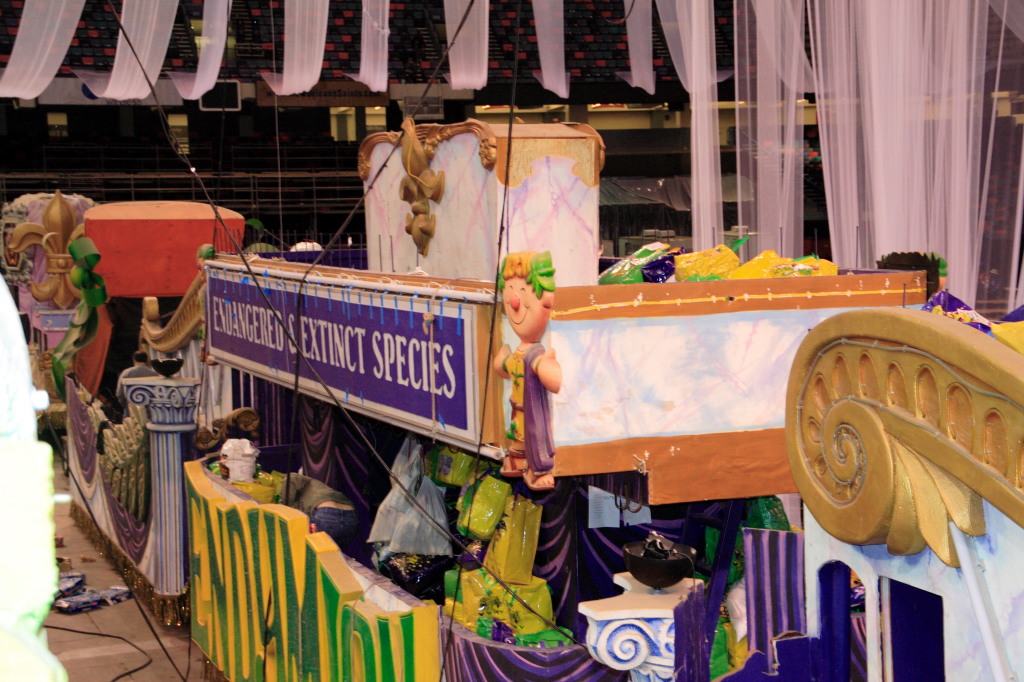 2007/02(February)/02_15_1_Loading_the_Float/1024x768_2007-02-15-Loading-beads-on-float-15.JPG