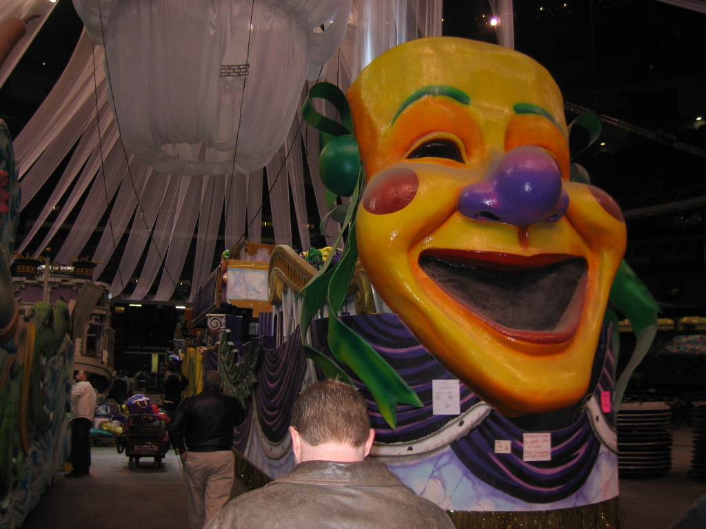 2007/02(February)/02_15_1_Loading_the_Float/1024x768_2007-02-15-Loading-beads-on-float-24.jpg