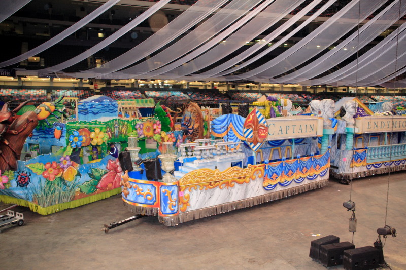 2007-02-15-Loading-beads-on-float-13.JPG