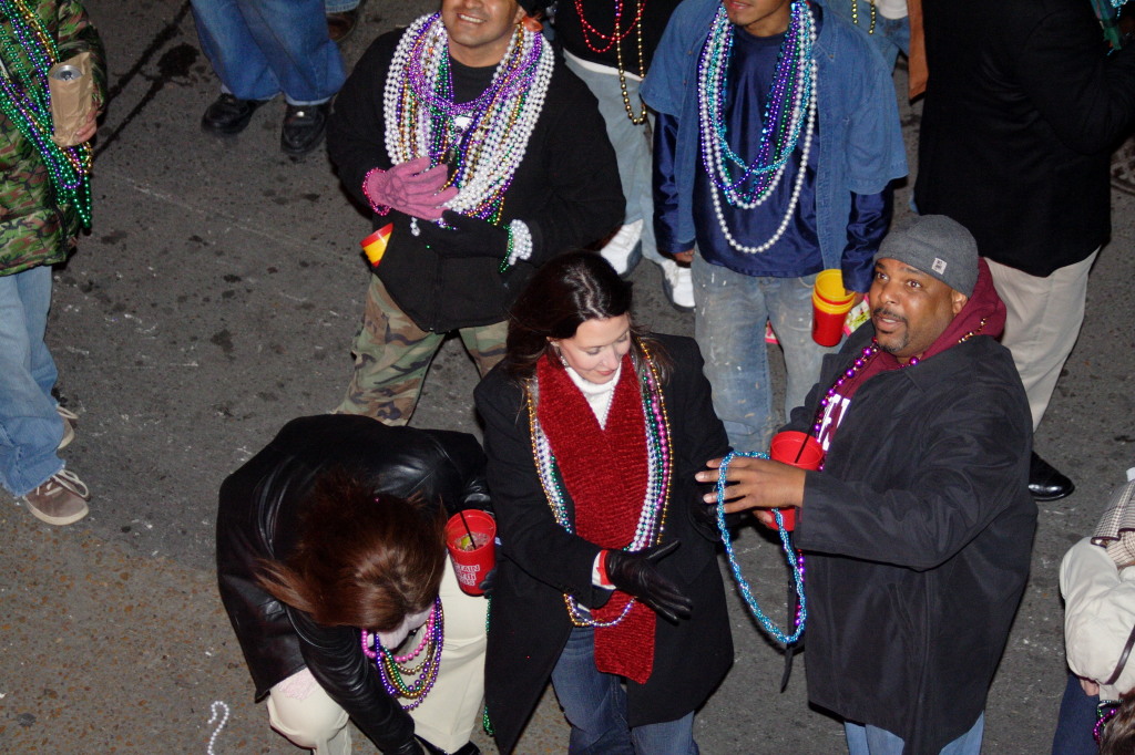 2007/02(February)/02_15_4_Mardi_Gras_Balcony/1024x768_2007-02-15-New-Orleans-Balcony-03.JPG