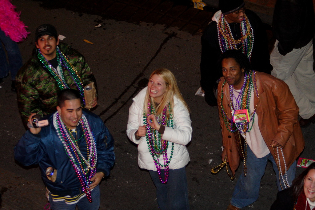 2007/02(February)/02_15_4_Mardi_Gras_Balcony/1024x768_2007-02-15-New-Orleans-Balcony-08.JPG