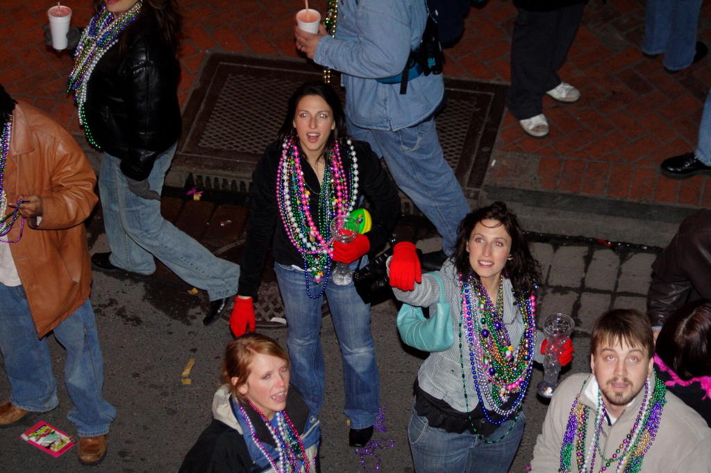 2007/02(February)/02_15_4_Mardi_Gras_Balcony/1024x768_2007-02-15-New-Orleans-Balcony-09.JPG