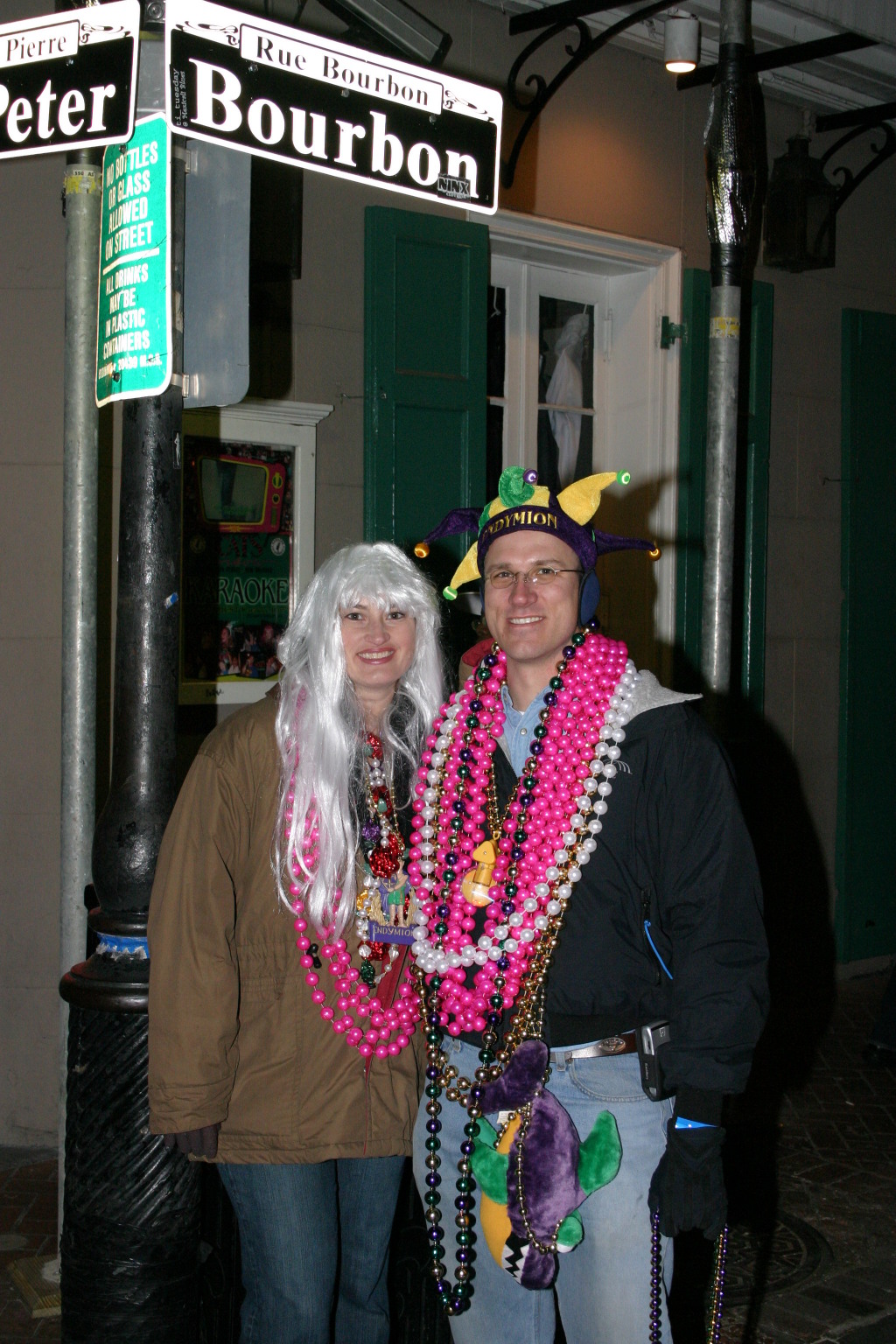 2007/02(February)/02_15_4_Mardi_Gras_Balcony/1024x768_2007-02-15-New-Orleans-Balcony-25-Suzi-Travis.JPG