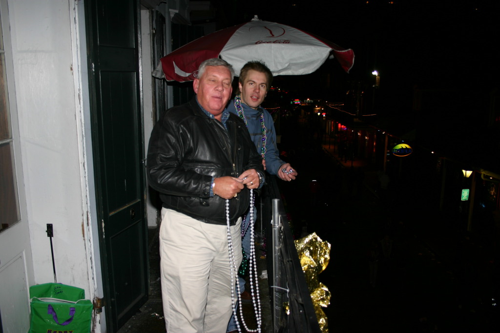 2007/02(February)/02_15_4_Mardi_Gras_Balcony/1024x768_2007-02-15-New-Orleans-Balcony-37-Randy-Ben.JPG