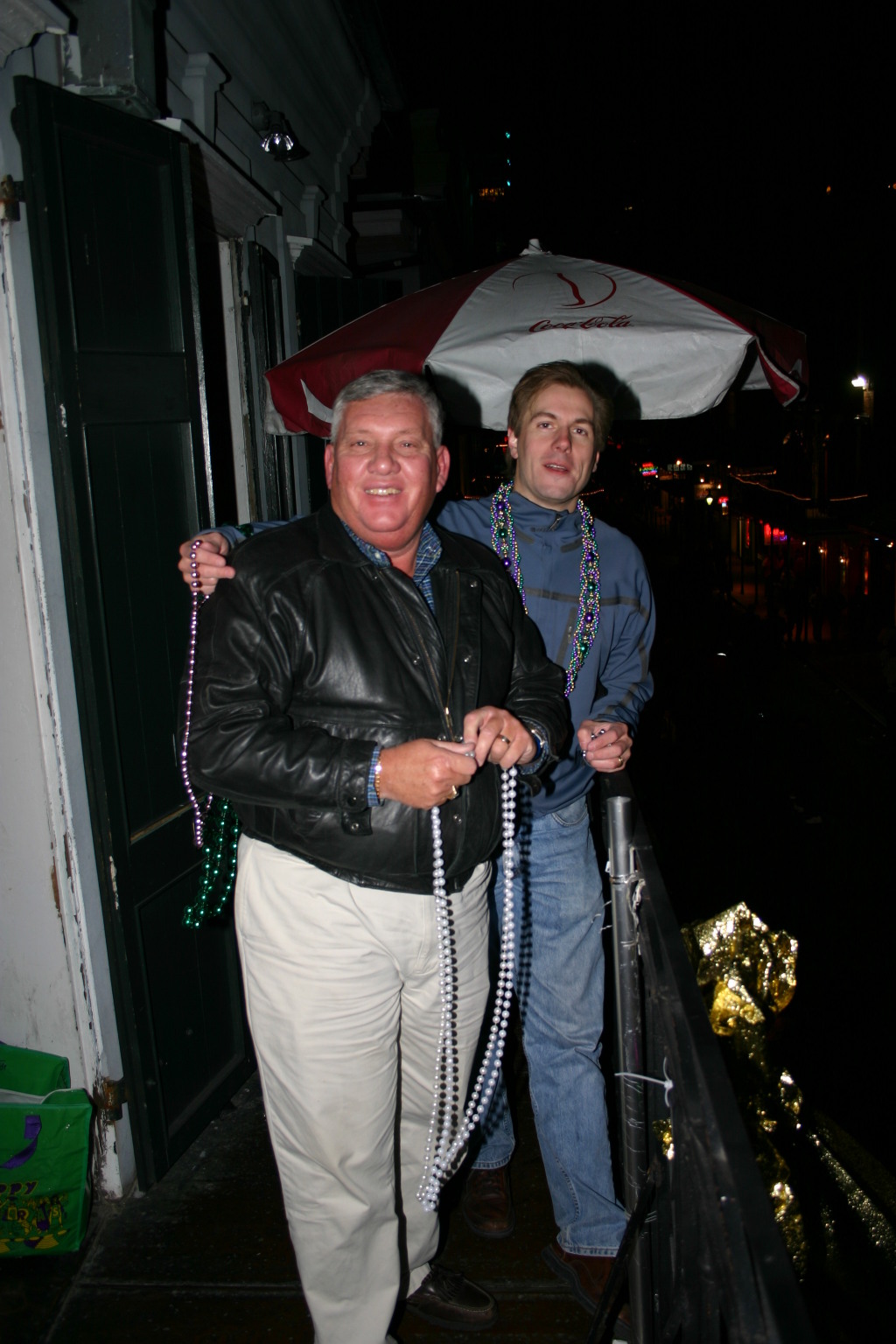 2007/02(February)/02_15_4_Mardi_Gras_Balcony/1024x768_2007-02-15-New-Orleans-Balcony-38-Randy-Ben.JPG