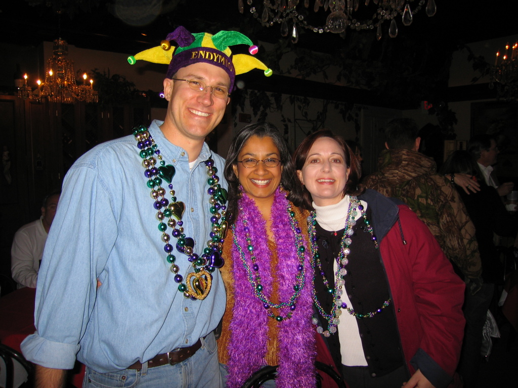 2007/02(February)/02_15_4_Mardi_Gras_Balcony/1024x768_2007-02-15-New-Orleans-Balcony-39-Travis-Kavita-Marci.jpg