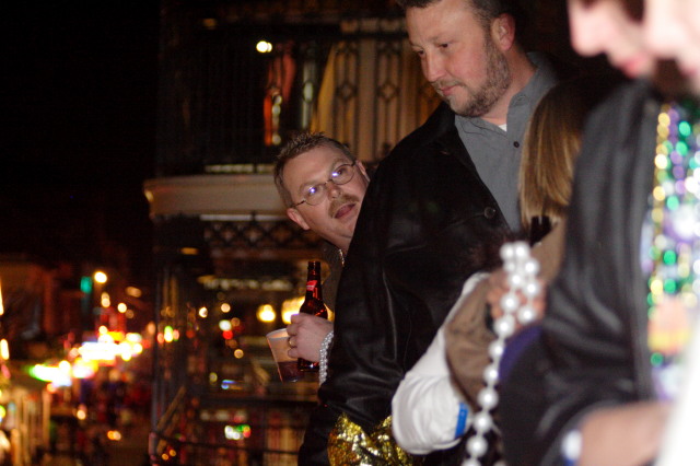 2007/02(February)/02_15_4_Mardi_Gras_Balcony/640x480_2007-02-15-New-Orleans-Balcony-10-Doug.JPG