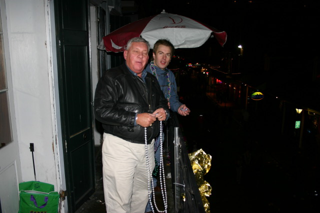 2007/02(February)/02_15_4_Mardi_Gras_Balcony/640x480_2007-02-15-New-Orleans-Balcony-37-Randy-Ben.JPG