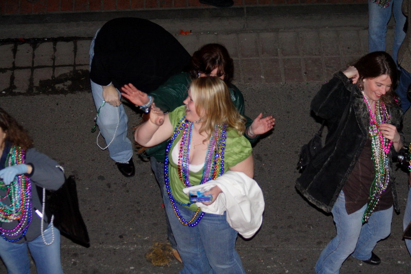 2007/02(February)/02_15_4_Mardi_Gras_Balcony/800x600_2007-02-15-New-Orleans-Balcony-04.JPG