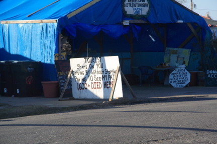 2007-02-16-New-Orleans-18months-after-Katrina-39-Malcom-X-blue-house.JPG