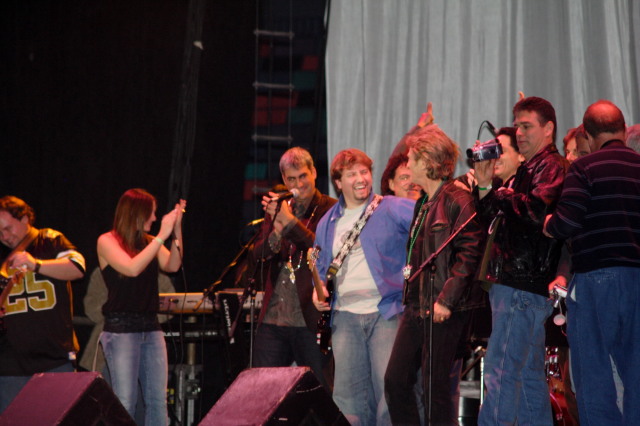 2007-02-16-New-Orleans-Beans-n-Jeans-015-Taylor-Hicks-Journey.JPG