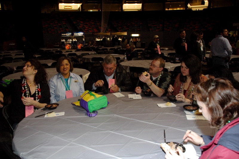 2007/02(February)/02_16_2_Beans_and_Jeans/800x600_2007-02-16-New-Orleans-Beans-n-Jeans-003-Suzi-Sybil-Randy-Doug-Kiffin-Marci.JPG