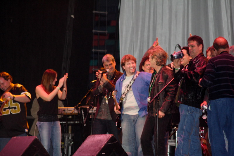 2007-02-16-New-Orleans-Beans-n-Jeans-015-Taylor-Hicks-Journey.JPG