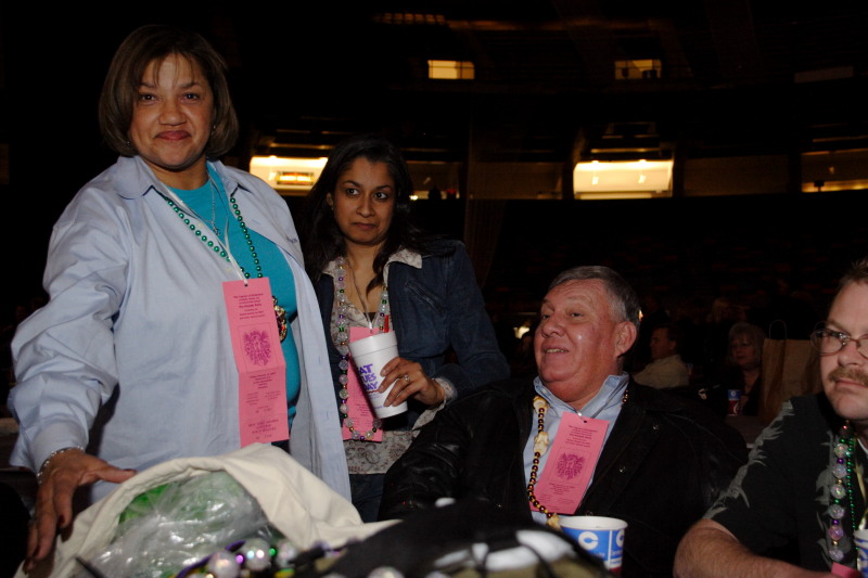 2007/02(February)/02_16_2_Beans_and_Jeans/800x600_2007-02-16-New-Orleans-Beans-n-Jeans-050-Sybil-Kavita-Randy-Doug.JPG
