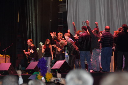 2007-02-16-New-Orleans-Beans-n-Jeans-014-Taylor-Hicks-Journey.JPG