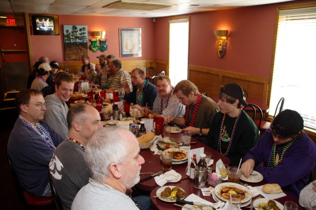 2007/02(February)/02_17_1_Crazy_Johnny's/640x480_2007-02-17-Crazy-Johnnys-lunch-09-Randy-Ren-Doug-Ben.JPG