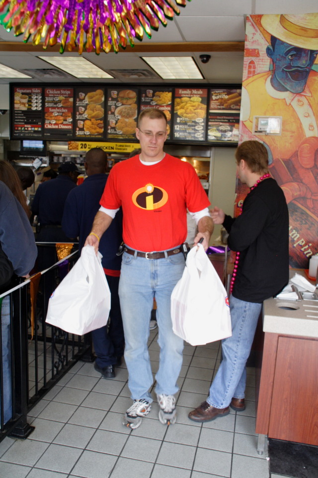 2007/02(February)/02_17_2_Pre-Parade_Bus_Ride/640x480_2007-02-17-Churchs-Chicken-stop-3-Travis.JPG