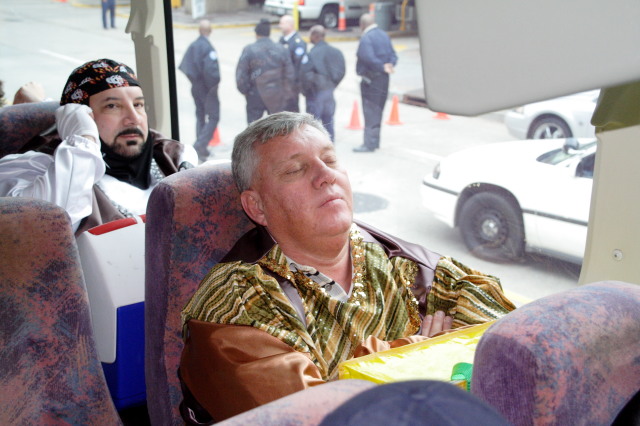 2007/02(February)/02_17_2_Pre-Parade_Bus_Ride/640x480_2007-02-17-Pre-Parade-bus-ride-2-Randy.JPG