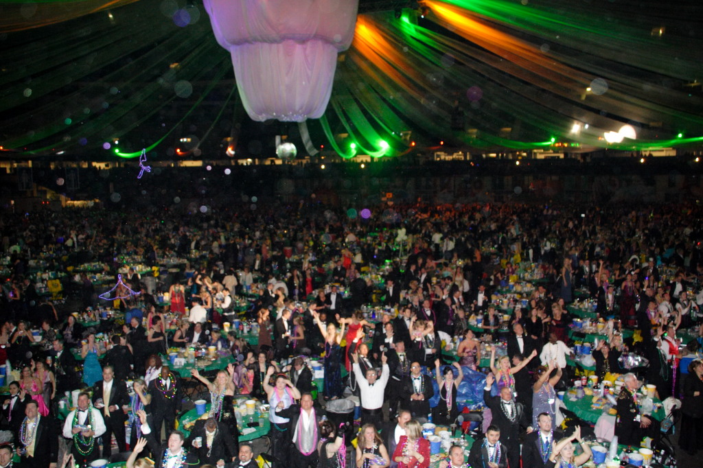 2007/02(February)/02_17_4_Endymion_Parade/1024x768_2007-02-17-Endymion-Parade-085-superdome.JPG