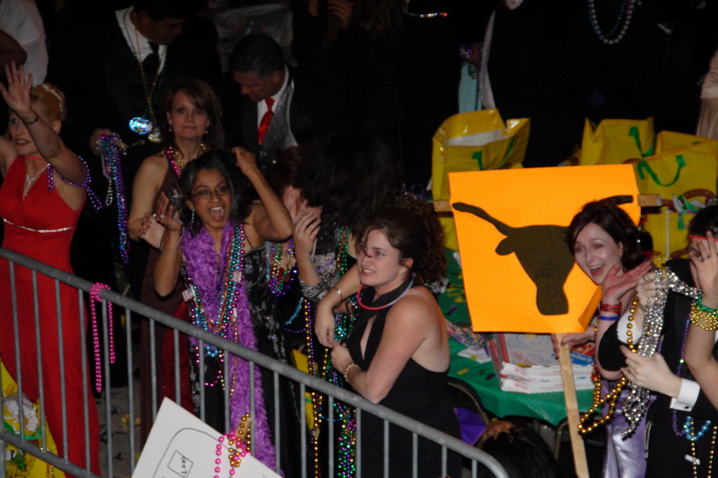 2007-02-17-Endymion-Parade-095-superdome-Kavita-Kiffin-Suzi-Marci.JPG