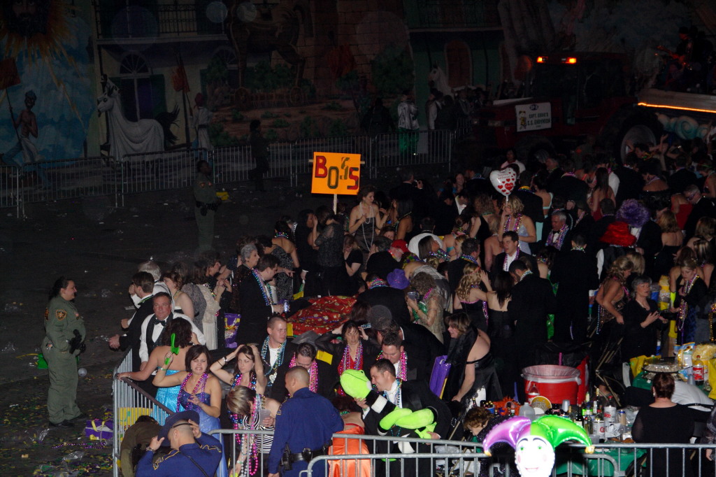2007/02(February)/02_17_4_Endymion_Parade/1024x768_2007-02-17-Endymion-Parade-100-superdome-BOSS-sign.JPG