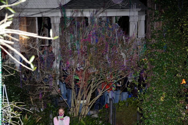 2007/02(February)/02_17_4_Endymion_Parade/640x480_2007-02-17-Endymion-Parade-002-tree-of-beads.JPG