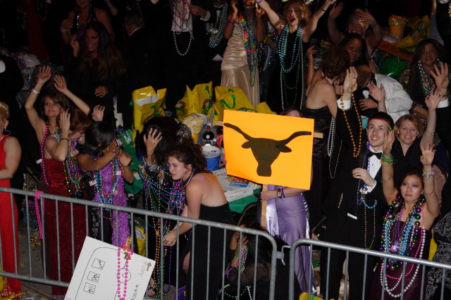 2007-02-17-Endymion-Parade-093-superdome-Kavita-Kiffin-in-pain-Suzi-Marci.JPG