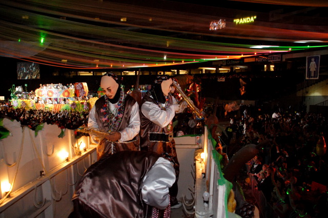 2007/02(February)/02_17_4_Endymion_Parade/640x480_2007-02-17-Endymion-Parade-103-superdome-Doug-Ben.JPG