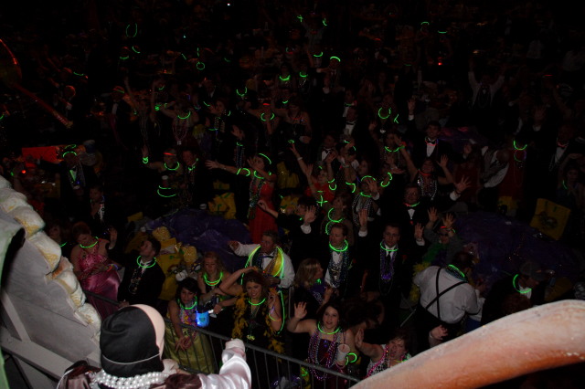 2007-02-17-Endymion-Parade-104-superdome-glow-necklaces.JPG