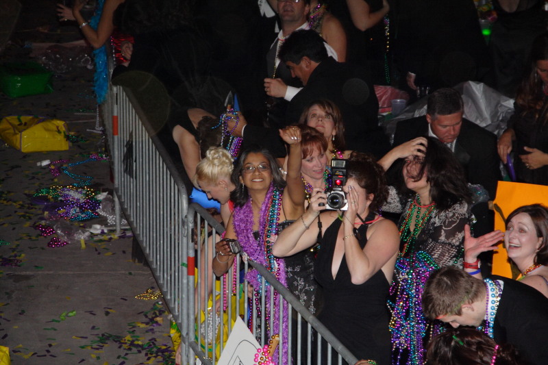 2007-02-17-Endymion-Parade-097-superdome-Kavita-Suzi-Kiffin-Marci.JPG