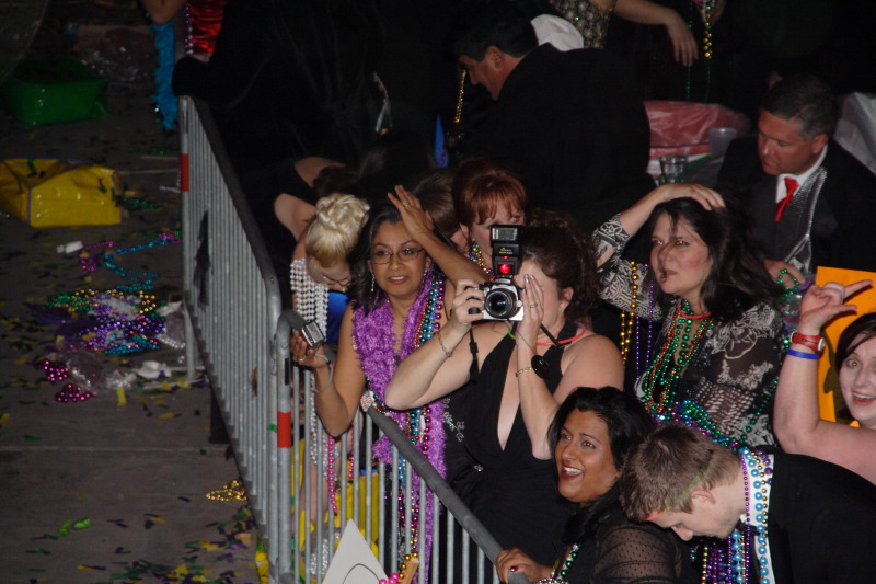 2007-02-17-Endymion-Parade-098-superdome-Kavita-Suzi-Kiffin-Marci.JPG