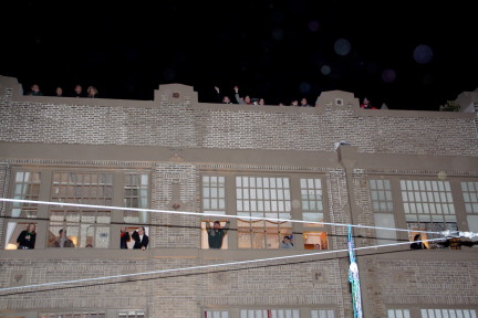 2007-02-17-Endymion-Parade-030-4th-story-roof-go-TRAVIS.JPG