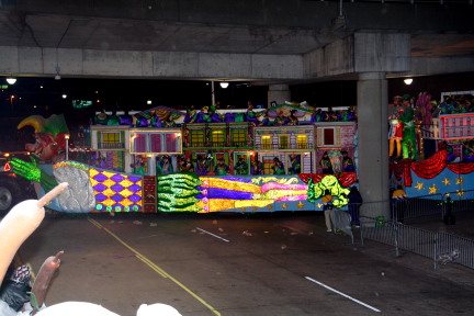 2007-02-17-Endymion-Parade-065-superdome.JPG