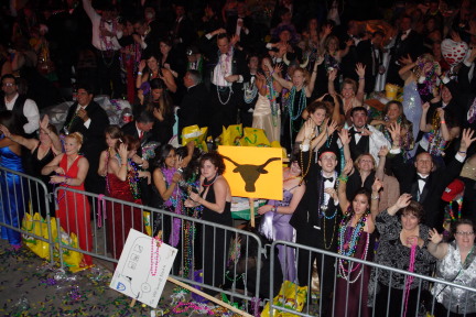 2007-02-17-Endymion-Parade-094-superdome-Kavita-Suzi-Marci.JPG