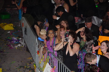 2007-02-17-Endymion-Parade-097-superdome-Kavita-Suzi-Kiffin-Marci.JPG