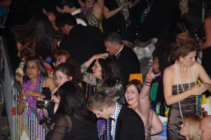 2007-02-17-Endymion-Parade-099-superdome-Kavita-Suzi-Kiffin-Marci.JPG
