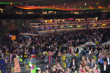 2007-02-17-Endymion-Parade-102-superdome-BOSS-sign.JPG