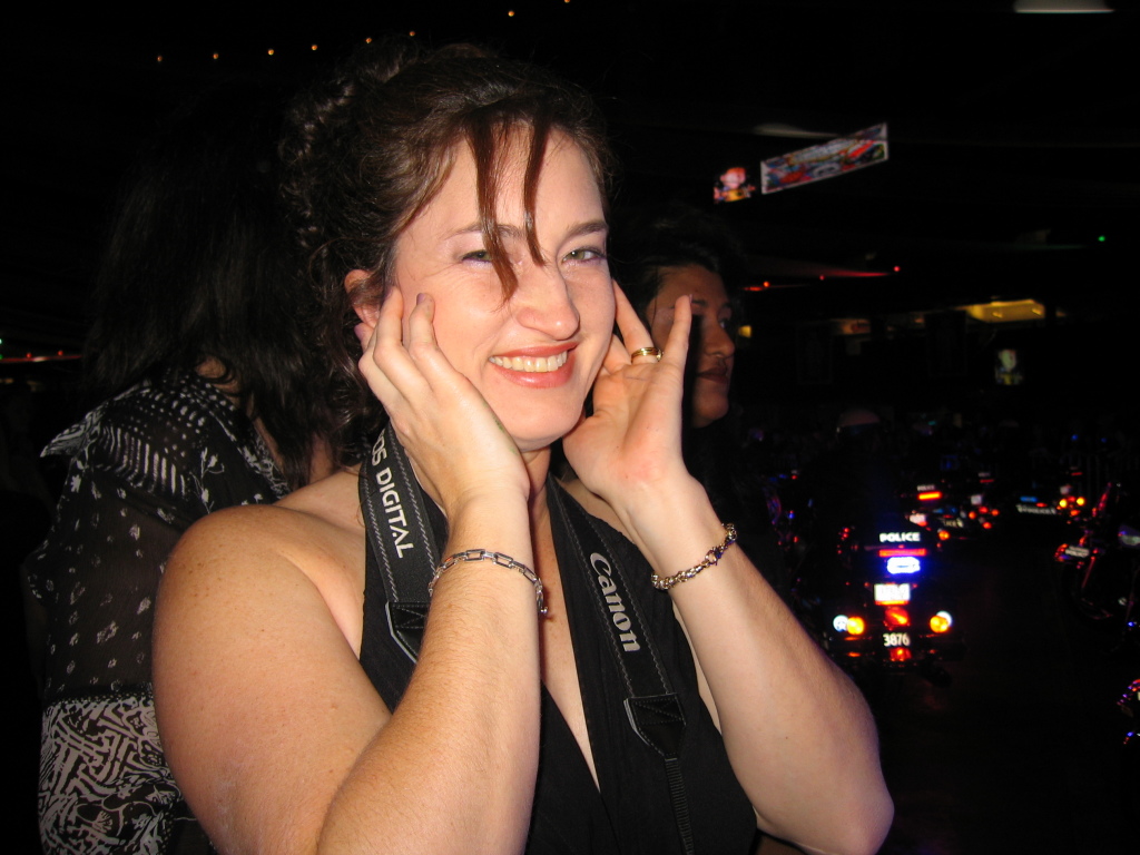 2007/02(February)/02_17_5_Endymion_Extravaganza/1024x768_2007-02-17-Extravaganza-84-Suzi-loud-music.jpg