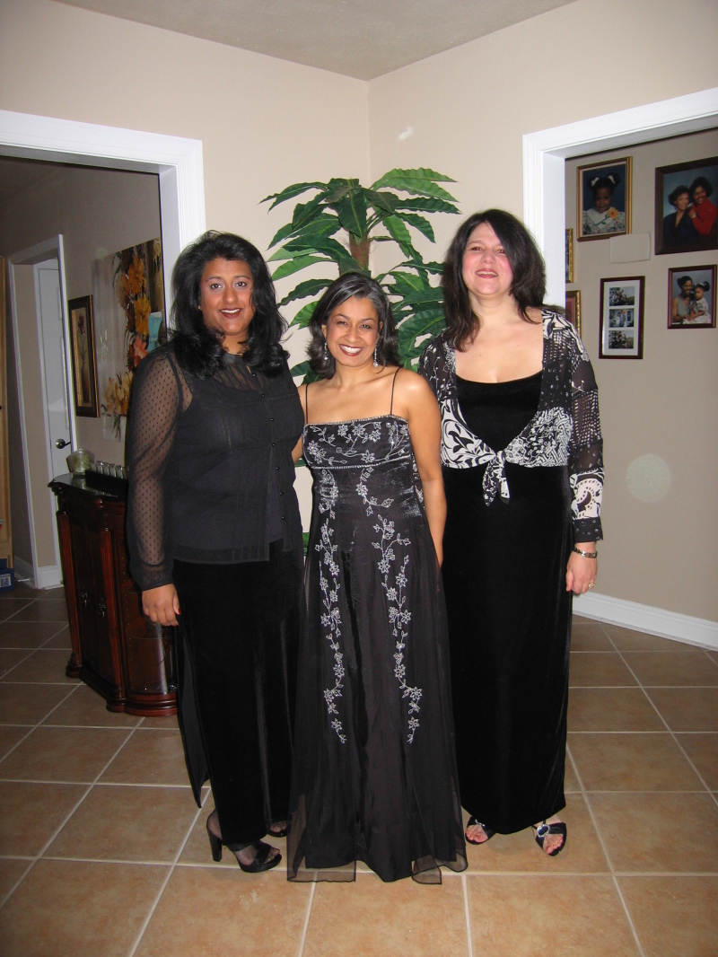 2007-02-17-Extravaganza-77-Neeta-Kavita-Kiffin.jpg