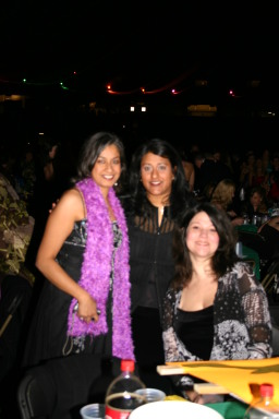 2007-02-17-Extravaganza-06-Kavita-Neeta-Kiffin.JPG
