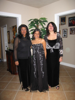 2007-02-17-Extravaganza-77-Neeta-Kavita-Kiffin.jpg