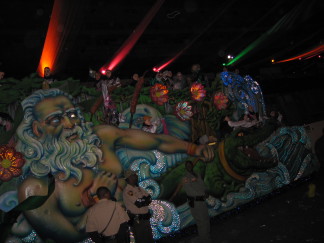 2007-02-17-Extravaganza-92-guys-float-Ren-camera.jpg