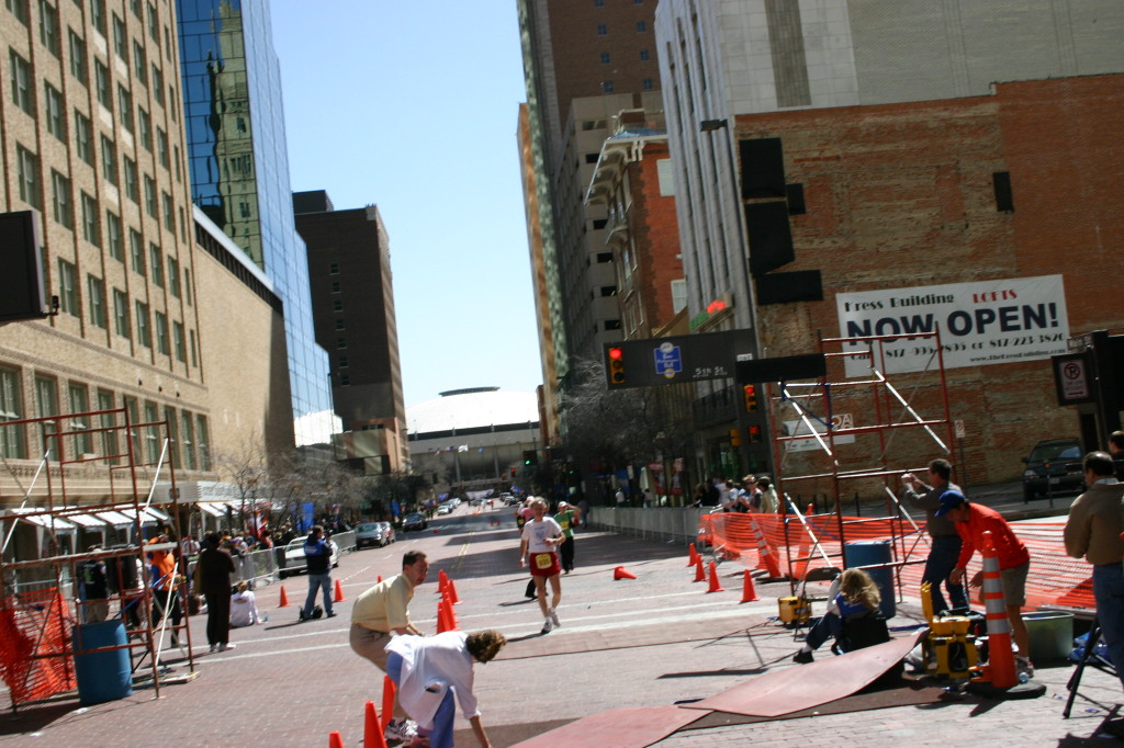 2007/02(February)/CowTown-Marathon/1024x768_2007-02-24-CowTown-marathon-Suzi-Fort-Worth-81.JPG