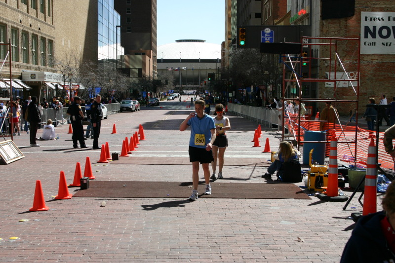 2007/02(February)/CowTown-Marathon/800x600_2007-02-24-CowTown-marathon-Suzi-Fort-Worth-79.JPG