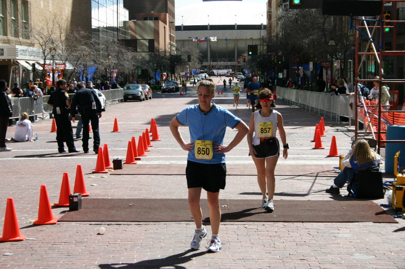 2007/02(February)/CowTown-Marathon/800x600_2007-02-24-CowTown-marathon-Suzi-Fort-Worth-80.JPG