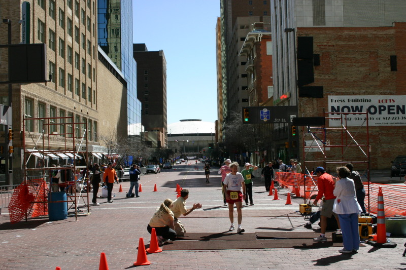 2007/02(February)/CowTown-Marathon/800x600_2007-02-24-CowTown-marathon-Suzi-Fort-Worth-82.JPG
